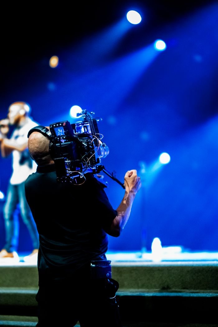Capturing the dynamic atmosphere of a live concert with a professional videographer.